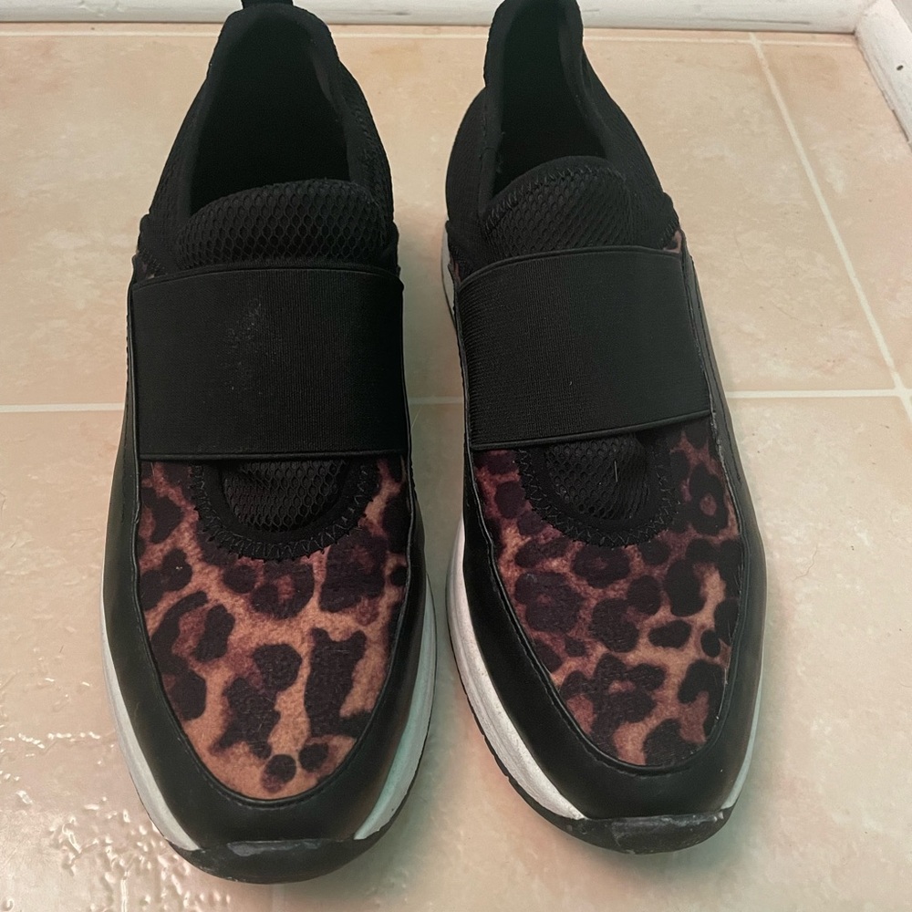 Anne Klein Leopard Print Slip-On Sneakers women’s size 8